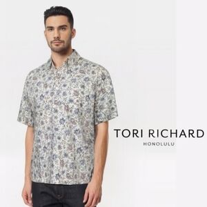 1990s Tori Richard Men's 100% Cotton Half Button Pullover Hawaiian Shirt